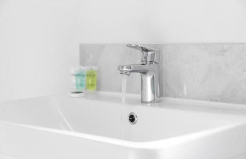 Stylish 2Bed Apartment - Parking - Smart TV - Wi-Fi Netflix 52C - Foto 26