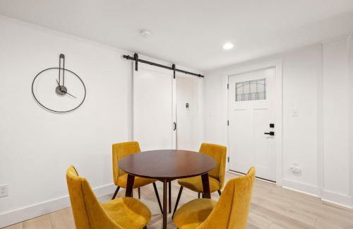 Couples Retreat with Hot Tub, Beach Cruisers, Spa Bath - Foto 20