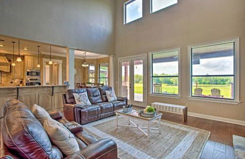 Home with Game Room and Fireplace 14 Mi to McKinney! - Foto 1