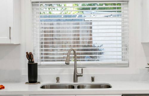 Cozy Cottage, Brand New, fully Private, walk to Everything - Foto 38