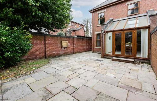 Albert Stays - 5 bed Sleeps 11 - Free Parking - Photo 9