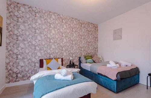 Group-Friendly Home near Manchester with Hot Tub and Private Cinema Room - Foto 18