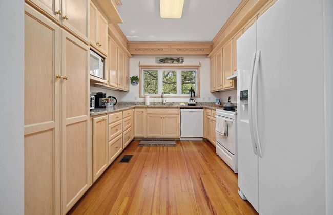 Secluded Waterfront Retreat for 23 Dock, Pets OK - Foto 13