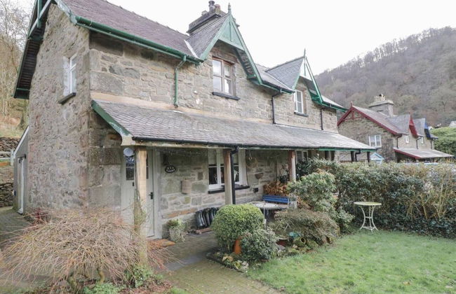 Lovely 2-bed Cottage in Blaenau Ffestiniog - Photo 1