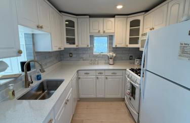 Cozy Waterfront Cottage - Sleeps 4 - Foto 7