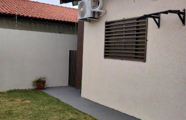 Casa espaçosa em bairro nobre - Foto 2