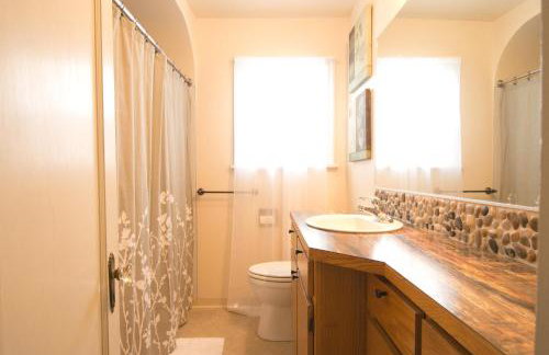 Spacious 5BR 2BA Home - Fenced Yard, BBQ, Fire Pit - Foto 14