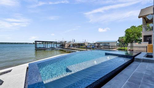 Lakefront Stay for 16 with Pool Dock & Game Room - Foto 5