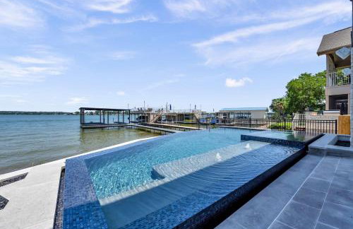 Lakefront Stay for 16 with Pool Dock & Game Room - Foto 5