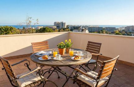 Villa Med A 2 kilometros andando de la playa, del puerto de Aguadoç y a 4 del centro de Sitges Muy Soleada todo el dia Capacidad superior a 16 personas NO REQUIERE COCHE - Foto 26