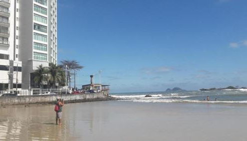 PÉ NA AREIA - COM SERVIÇO DE PRAIA - Foto 5