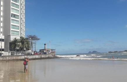 PÉ NA AREIA - COM SERVIÇO DE PRAIA - Foto 5