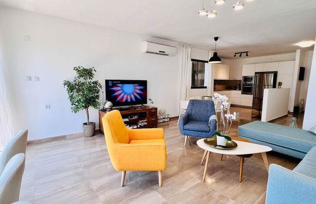 Elegant Apt with Balcony & Sea View by FeelHome - Photo 17