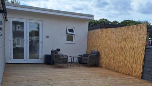 Lodge - Sleeps 2 - Pet friendly - Parking - Patio - Foto 3