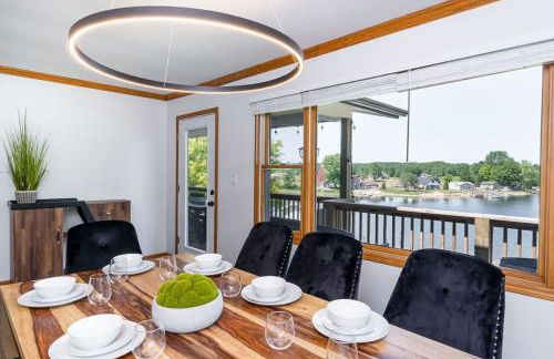 5BR Lakefront Getaway with hot tub - Foto 5