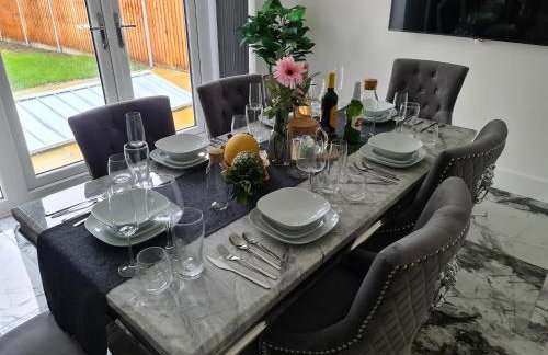 SAV 5 Bed Luxury House Leicestershire - Photo 16