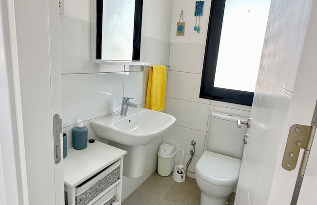 Cosy Apartment With Scenic Terrace Views - Photo 26