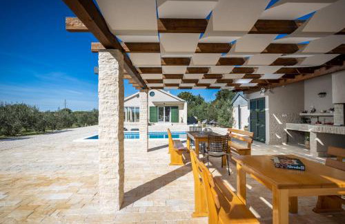 Villa Oliveto with pool - Photo 14