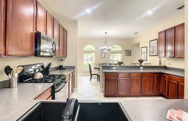 Fantastic 7 Bed 6 Bath In Prestigious Gated Comm. 7 Bedroom Villa by Redawning - Foto 29