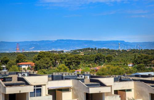 Palms & Pines Apartment, with a pool and marvellous sea view, 10 minutes to the beach - Foto 8