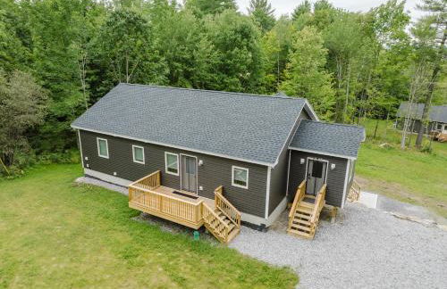 NEW! Modern Getaway - Hot Tub l Fire Pit l Pool table - Foto 35