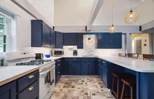 Beach Plum Cottage Steps to Beach Loft AC - Foto 10