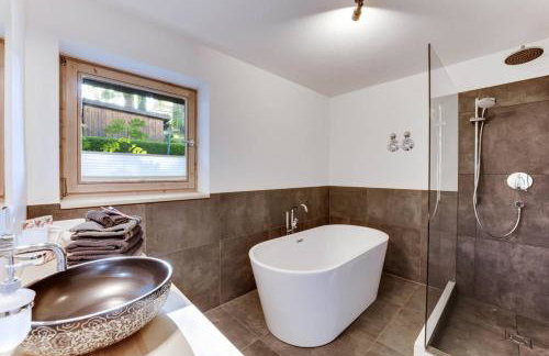Luxus Ferienwohnung mit Badewanne, Kamin und Bergblick - Photo 46