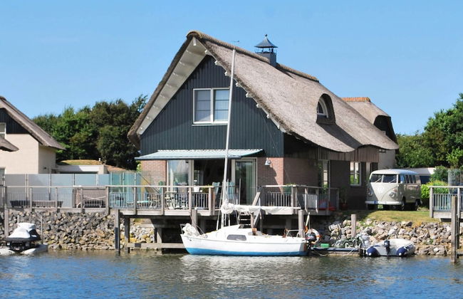 Villa With Terrace on the Water in Friesland - Foto 23