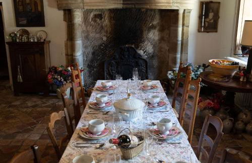 Beautiful Castle in Le Veurdre with Private Pool - Foto 15