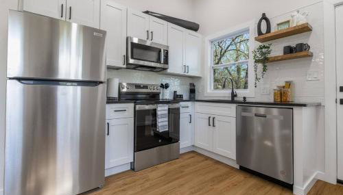 Historic Depot Town Home, King Bed - Foto 3