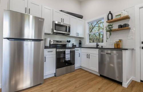 Historic Depot Town Home, King Bed - Foto 7