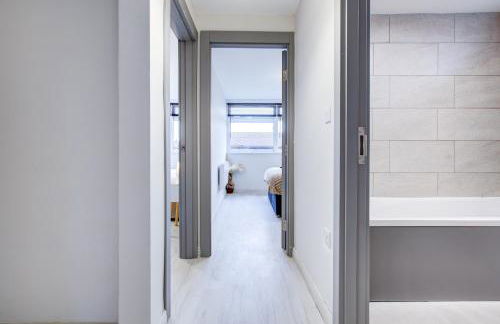 Modern 2 Bed in High Wycombe by ARP Homes, Ideal for Families or Business, Free Parking - Foto 12