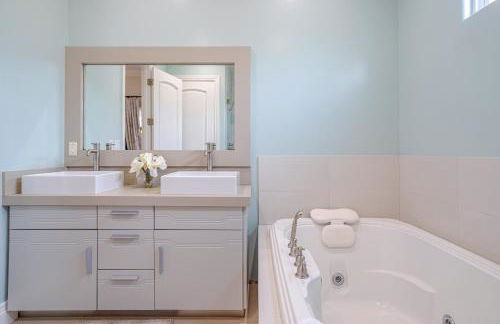 Regal 4 bed with hot tub close to Universal sleeps 15 - Foto 24