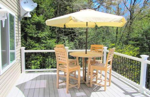 Stunning Weekend Getaway near Hickory Run State Park in Pennsylvania - Photo 8