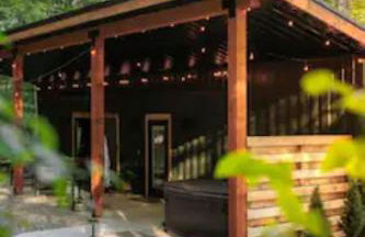 The Hillside Retreat - Cozy container home with Hot tub and Fire pit - Photo 2