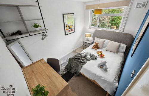 2 Bedroom Bungalow with Parking that Sleeps 6 - Photo 16