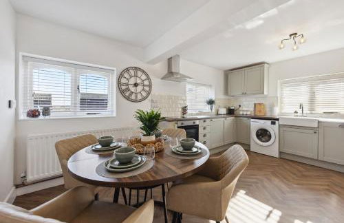 Charming cottage with hot tub & private garden - Photo 12