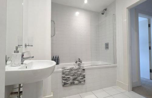 Elegant Apartment in Hamilton Square Free Parking - Foto 23