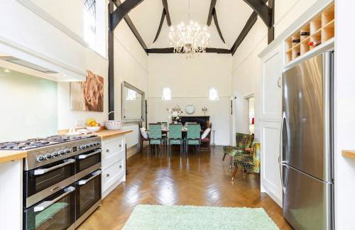 Dorney Windsor Legoland 5 Star Stay for upto 14 guests - Photo 14