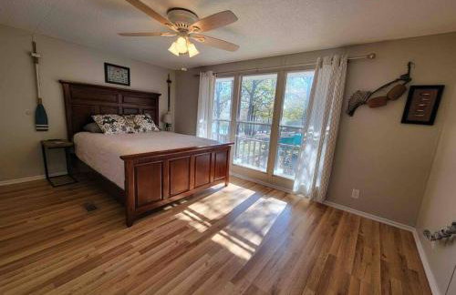 Gigi's Spacious Lakefront with Boat Ramp Access!! Newly Remodeled, Sleeps 8! - Foto 26