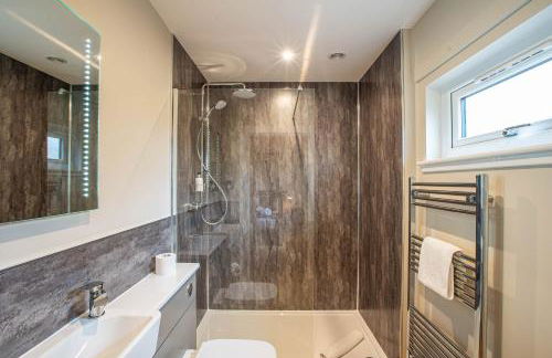 Breckland Lodge 4 with Hot Tub - Foto 13