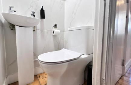 Fully Furnished New Malden 3BDR Home with Parking Washer Dryer and Garden near Kingston - Foto 25