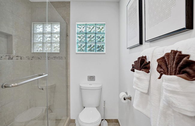 8BR Gem With Pool, Lake View & Tons of Amenities! - Foto 135