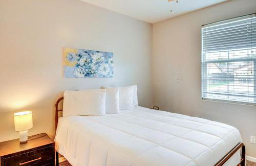 8 Mi to Beach Park Bakersfield Gem with Yard! - Photo 18