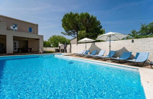 Awesome Home In Brtonigla With Sauna - Photo 11