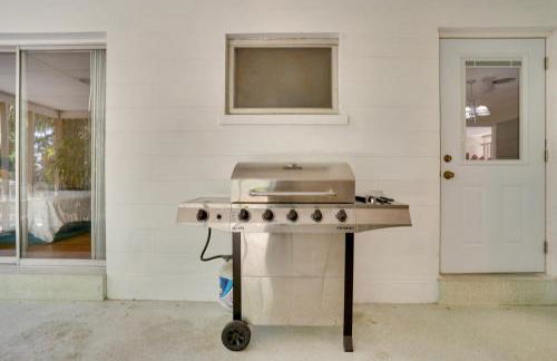 Charming Mid-Century House - Just Steps to Lake! - Foto 24