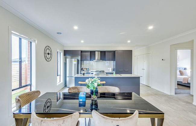 StayAU Charming 4BR Retreat Wyndham Vale - Foto 40
