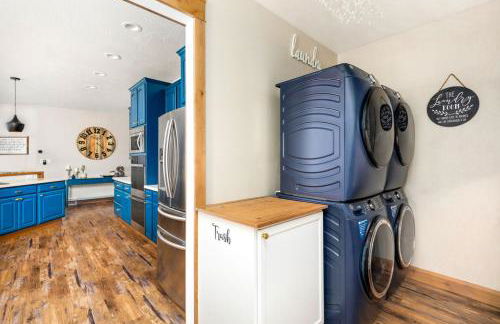 Great Falls Luxe Haven 4BR Gym Office and Hot Tub - Foto 69