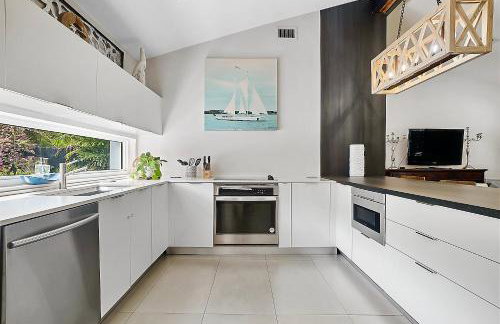 Breathtaking Pool Home and Backyard by Wilton Mnrs - Foto 10