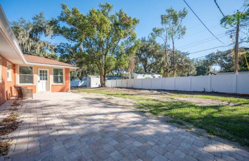 Wood Circle House - Dog Friendly with Fenced in Backyard - Foto 71